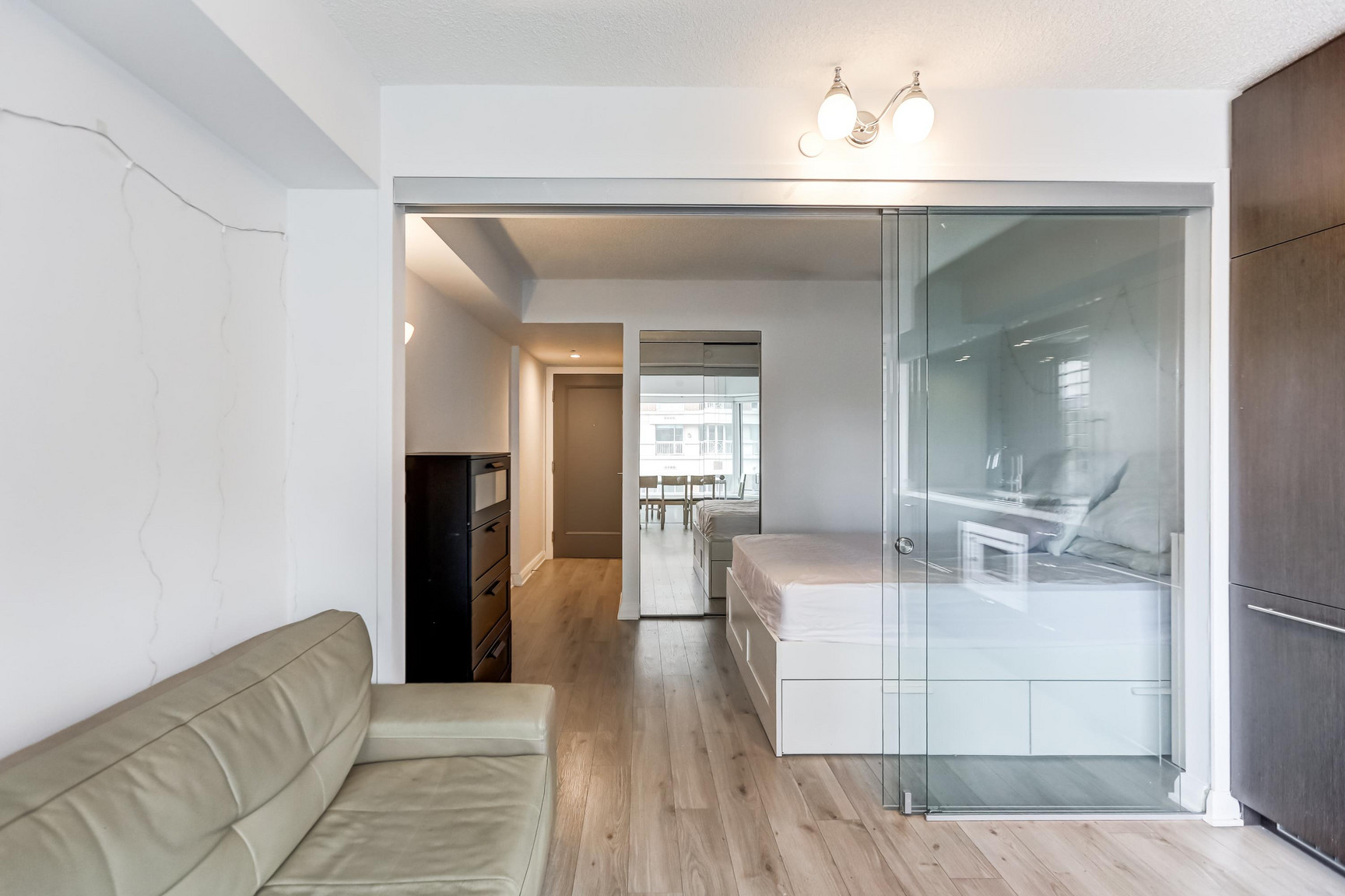 155 Yorkville Avenue  - Photo 12