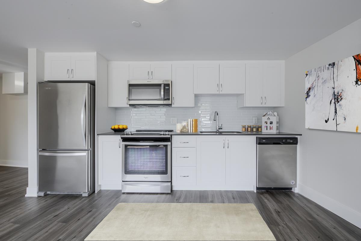 7 Elizabeth Street North - Photo 9