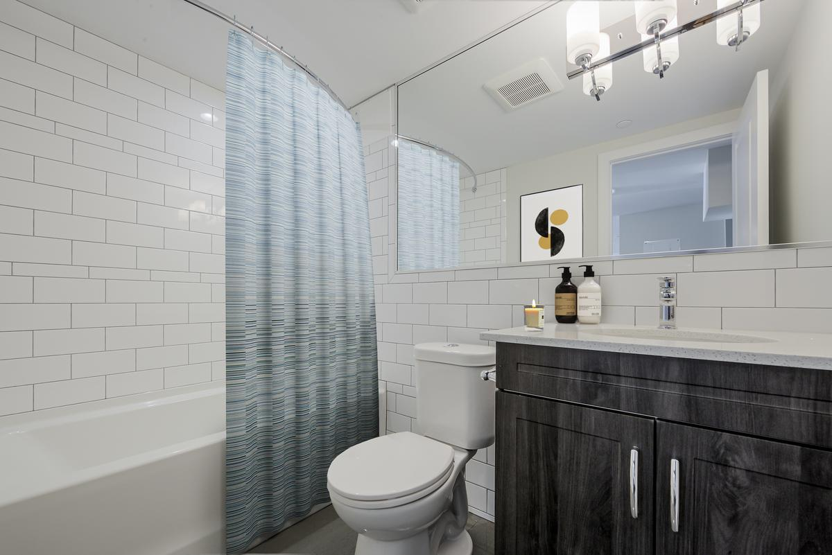 7 Elizabeth Street North - Photo 12