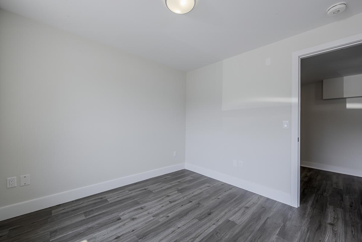 7 Elizabeth Street North - Photo 15