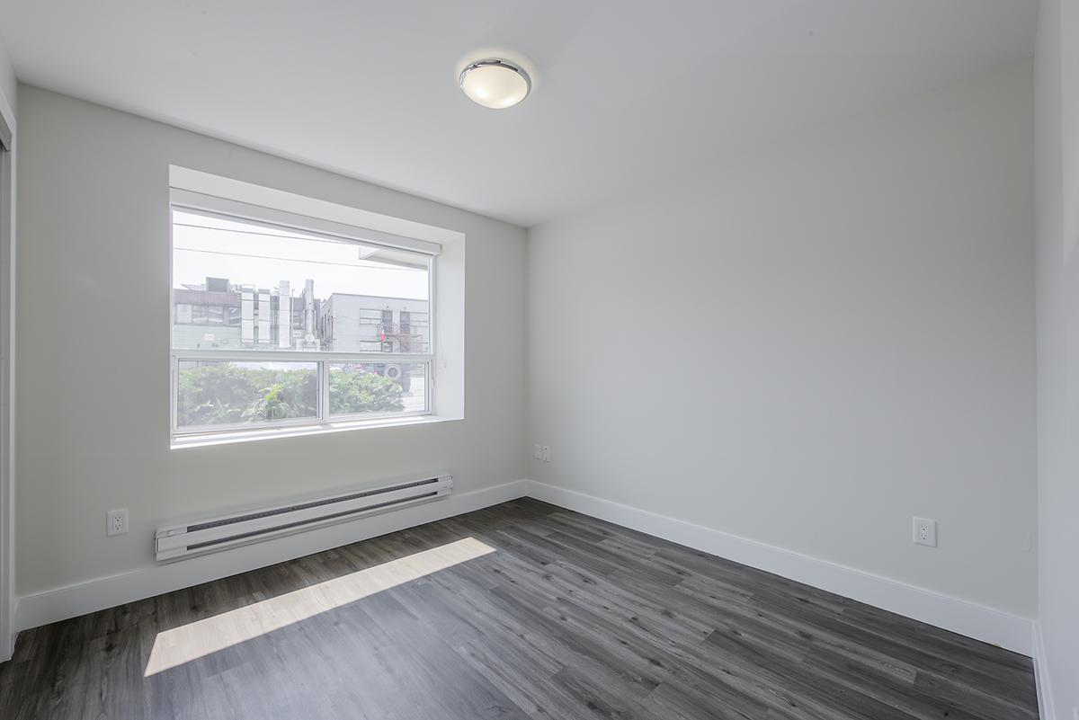 7 Elizabeth Street North - Photo 16