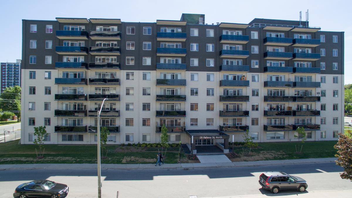 28 Helene Street North - Photo 3