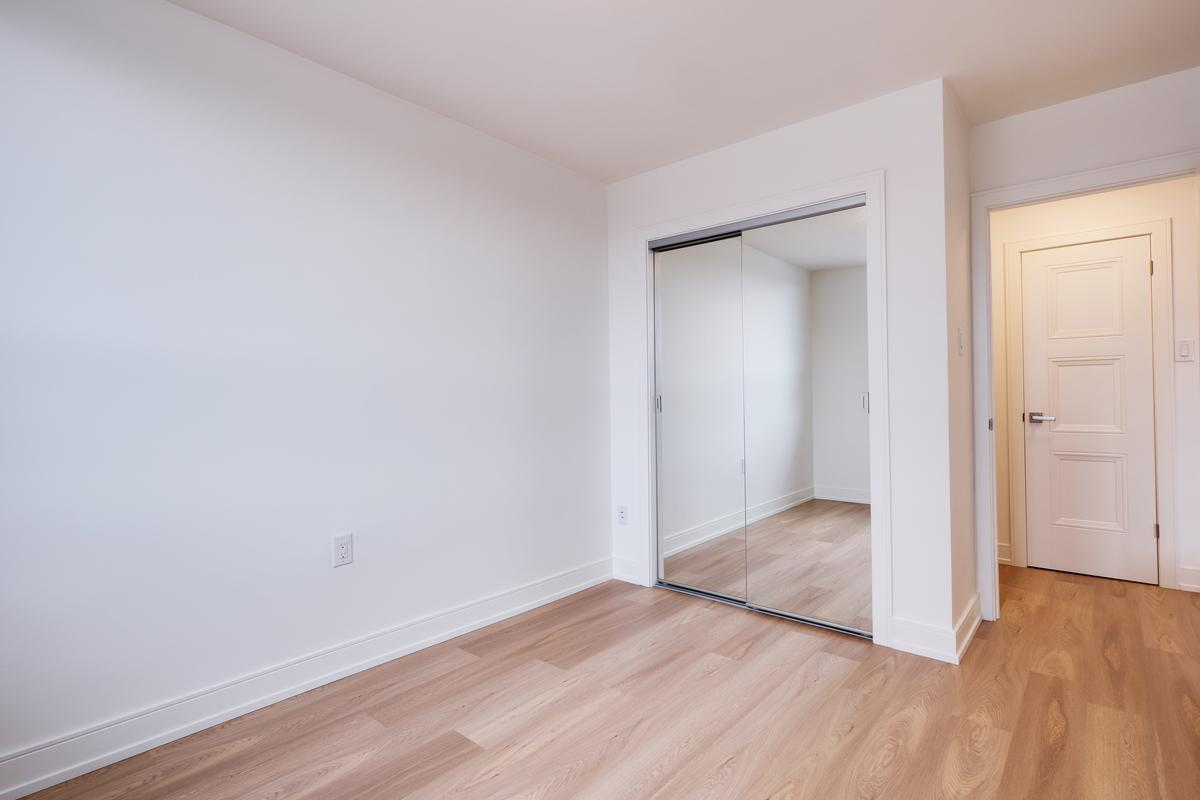 28 Helene Street North - Photo 8
