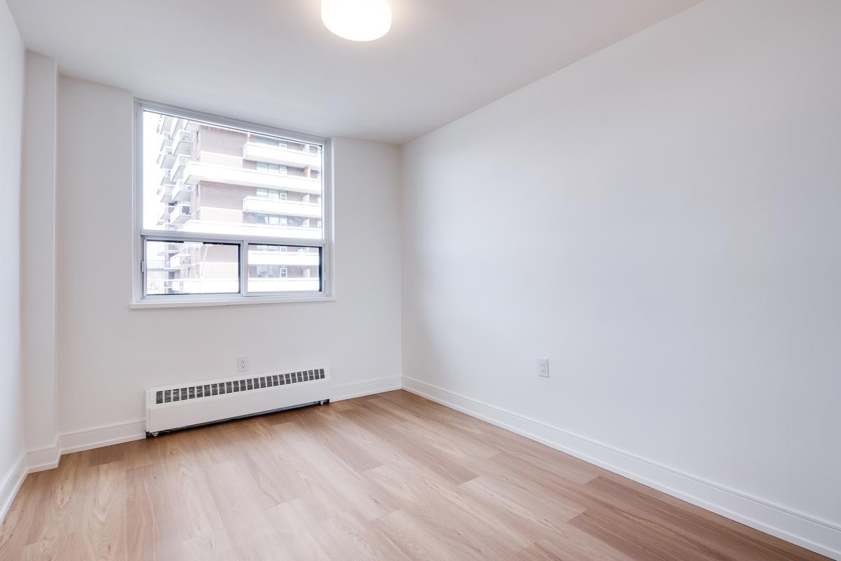28 Helene Street North - Photo 9