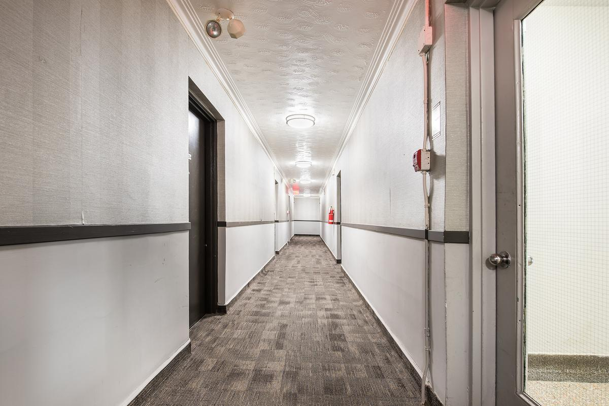 212 Lakeshore Road East - Photo 9