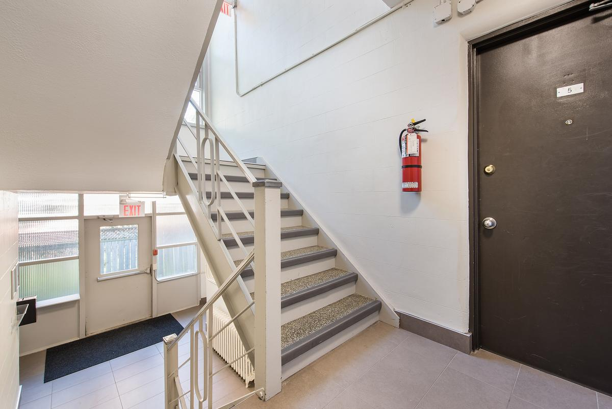 8 Oakwood Avenue North - Photo 10