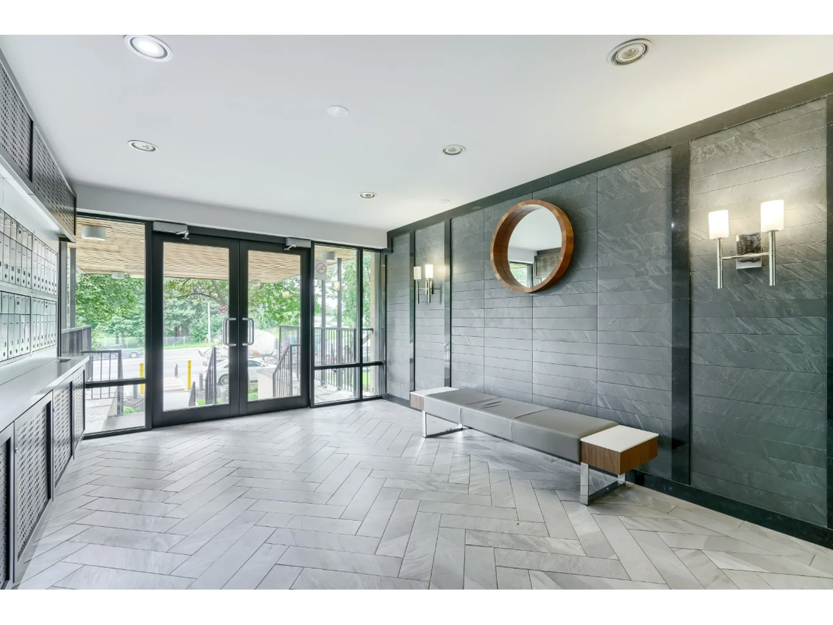 2175 Avenue Road - Photo 3