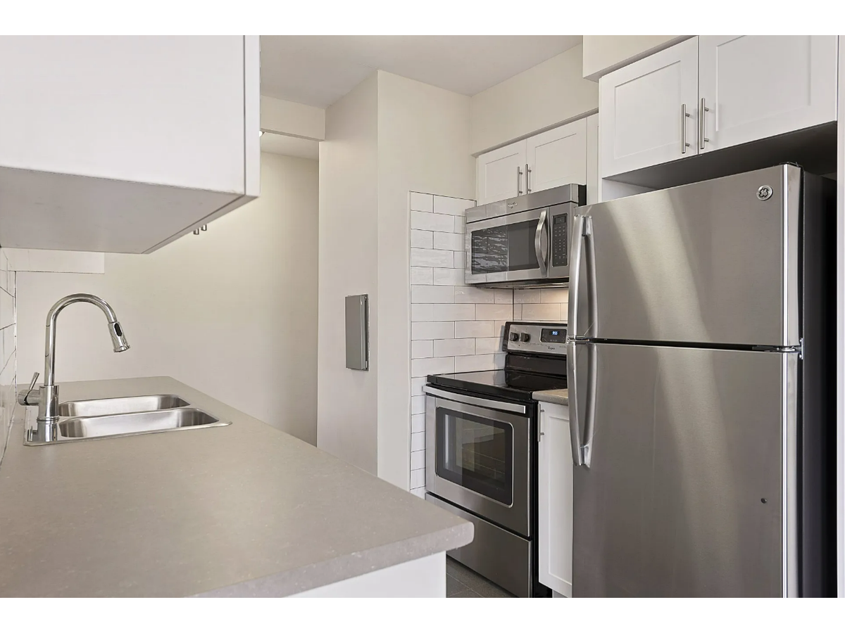 2177 Avenue Road - Photo 2
