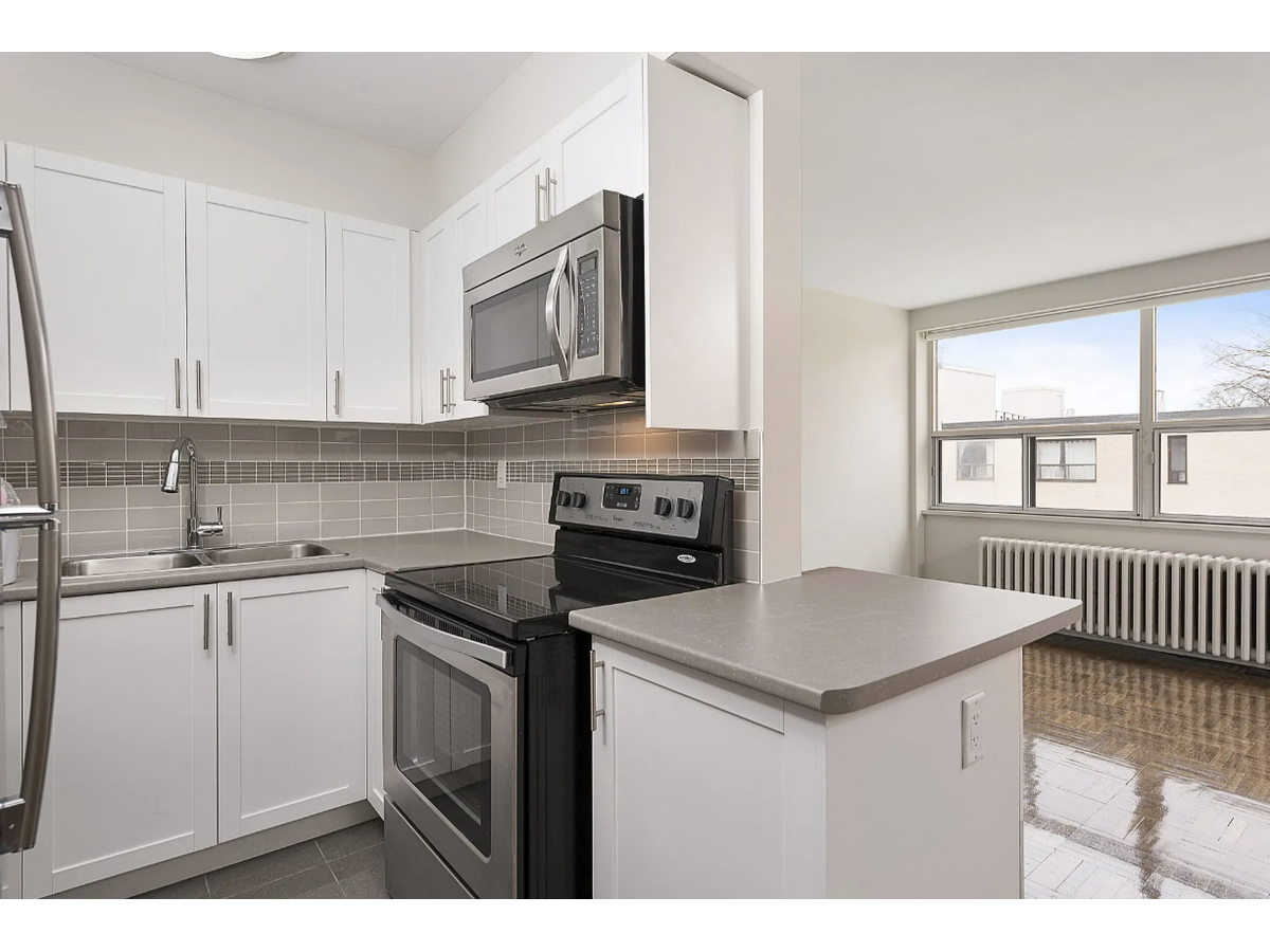 2181 Avenue Road - Photo 4