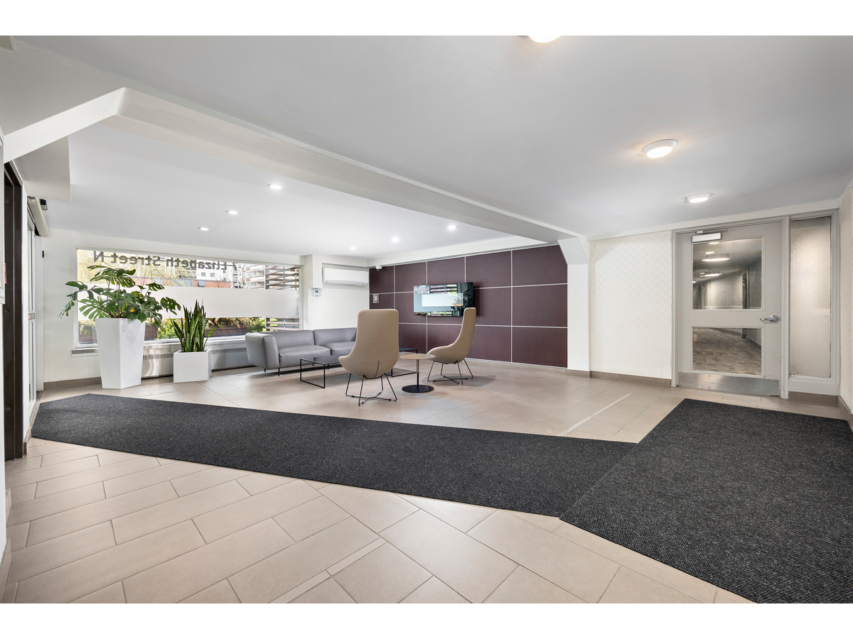 7 Elizabeth Street North - Photo 18