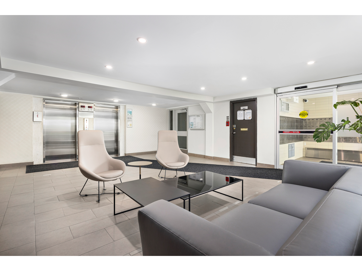 7 Elizabeth Street North - Photo 23