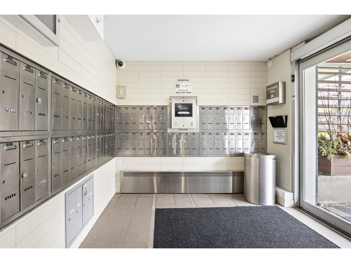 7 Elizabeth Street North - Photo 24