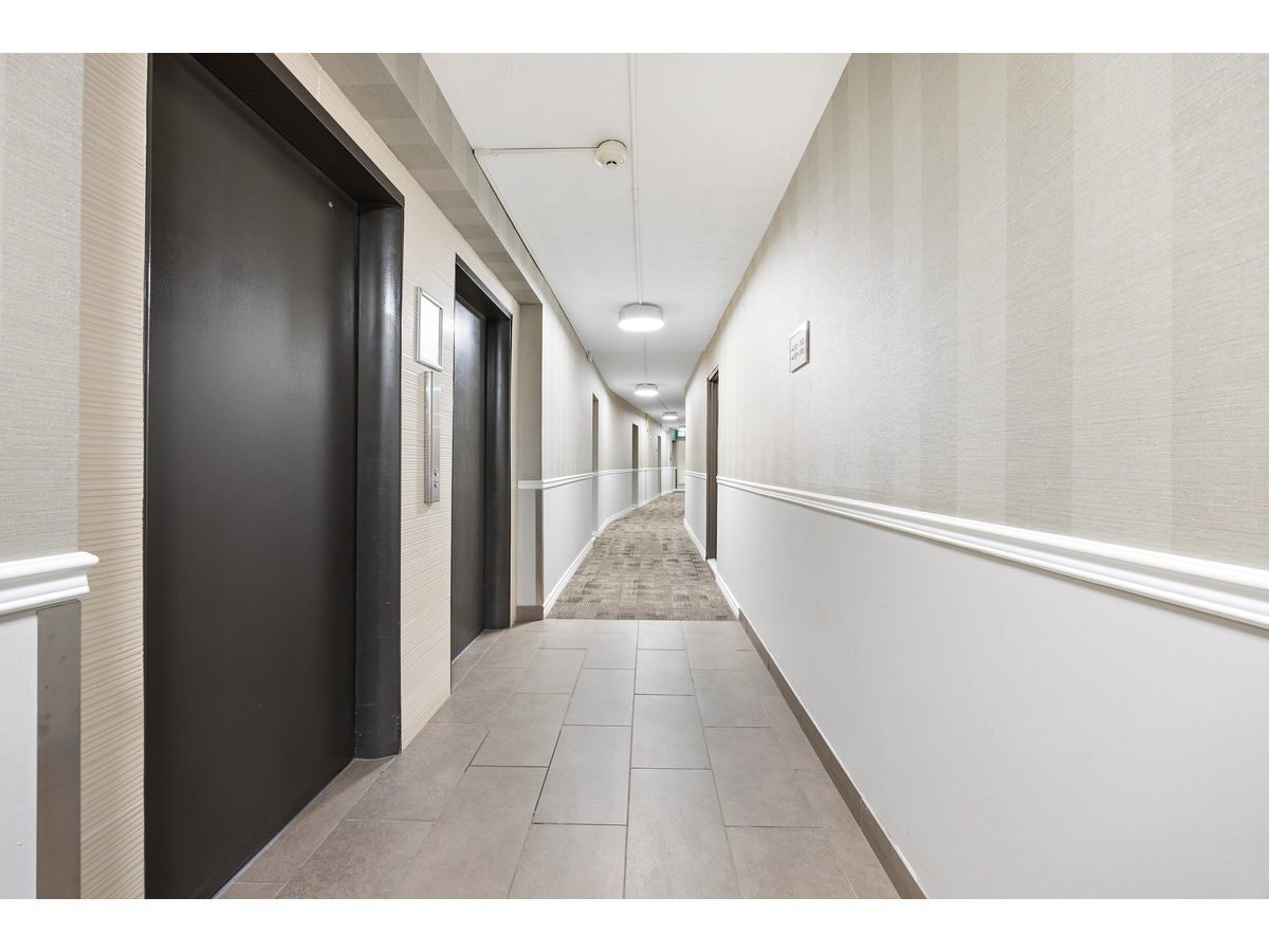 7 Elizabeth Street North - Photo 27