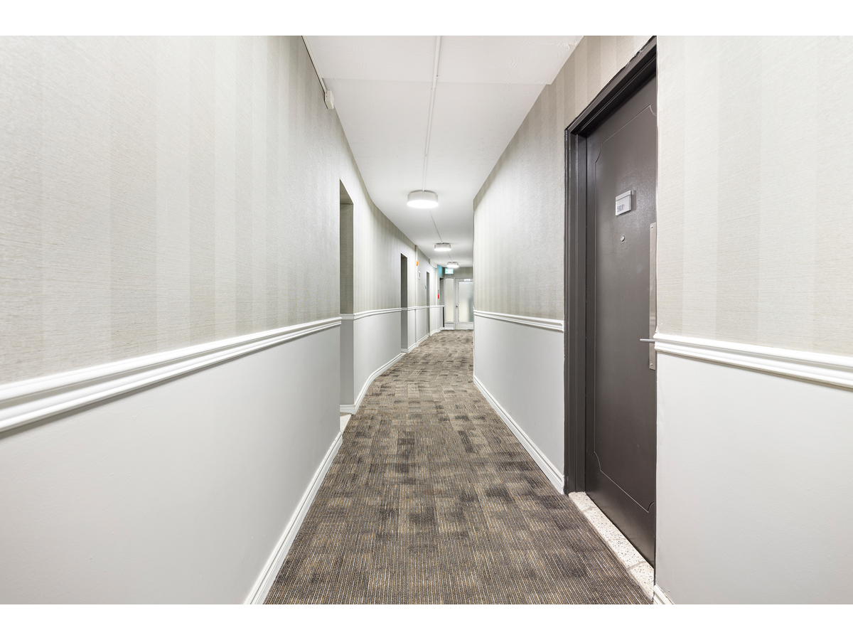 7 Elizabeth Street North - Photo 29