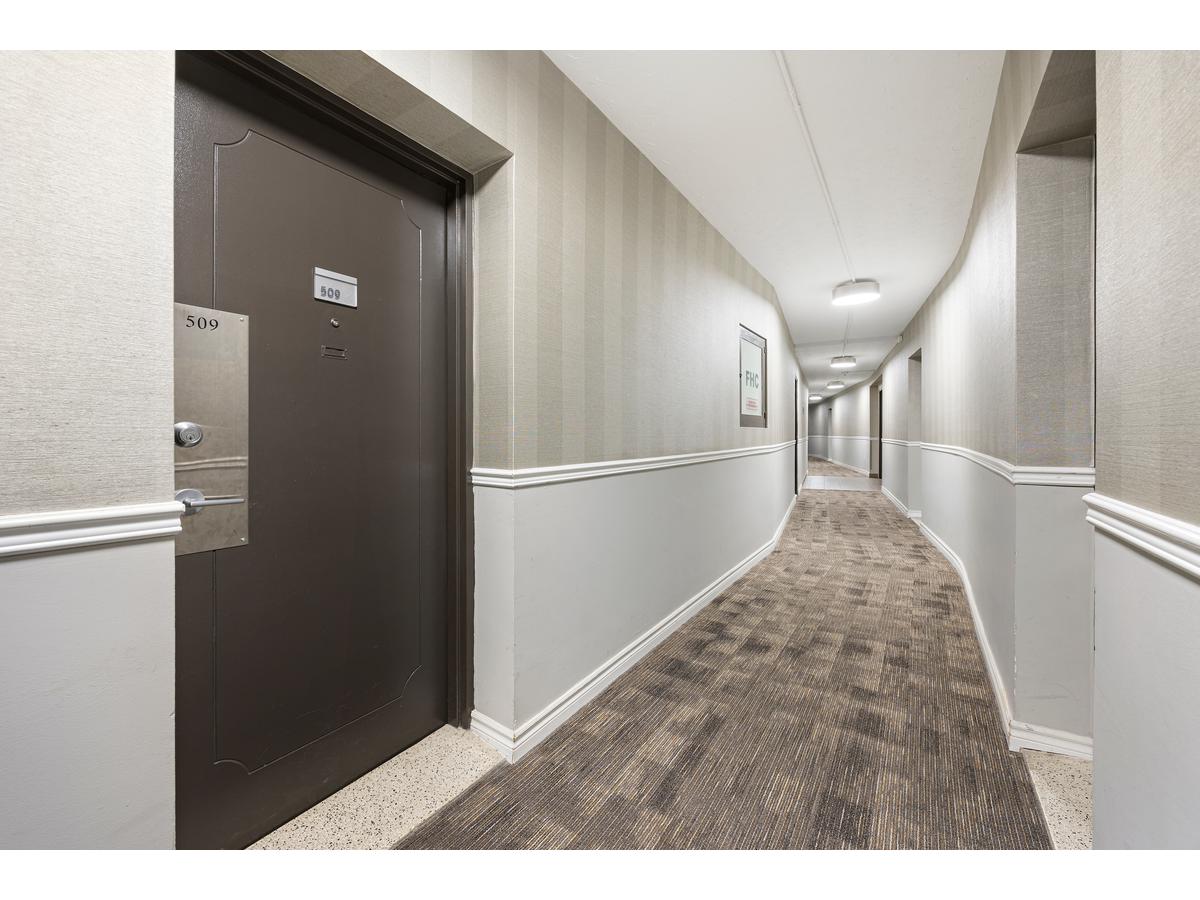 7 Elizabeth Street North - Photo 30