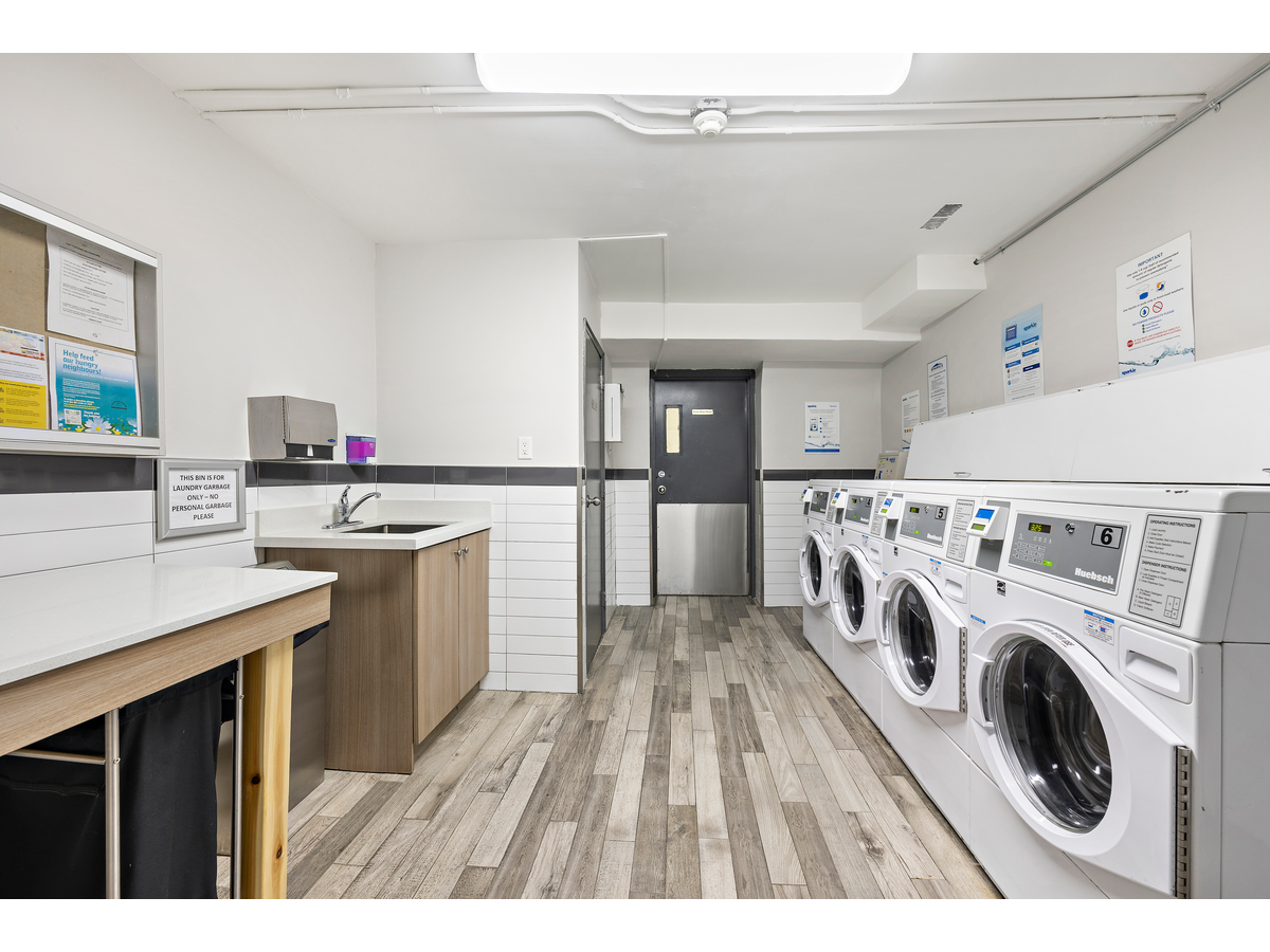 7 Elizabeth Street North - Photo 36