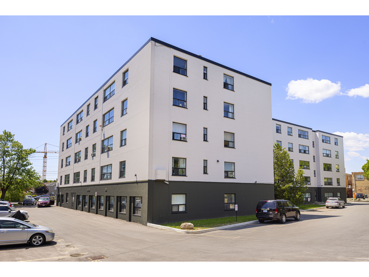 1050 Castlefield Avenue - Photo 9