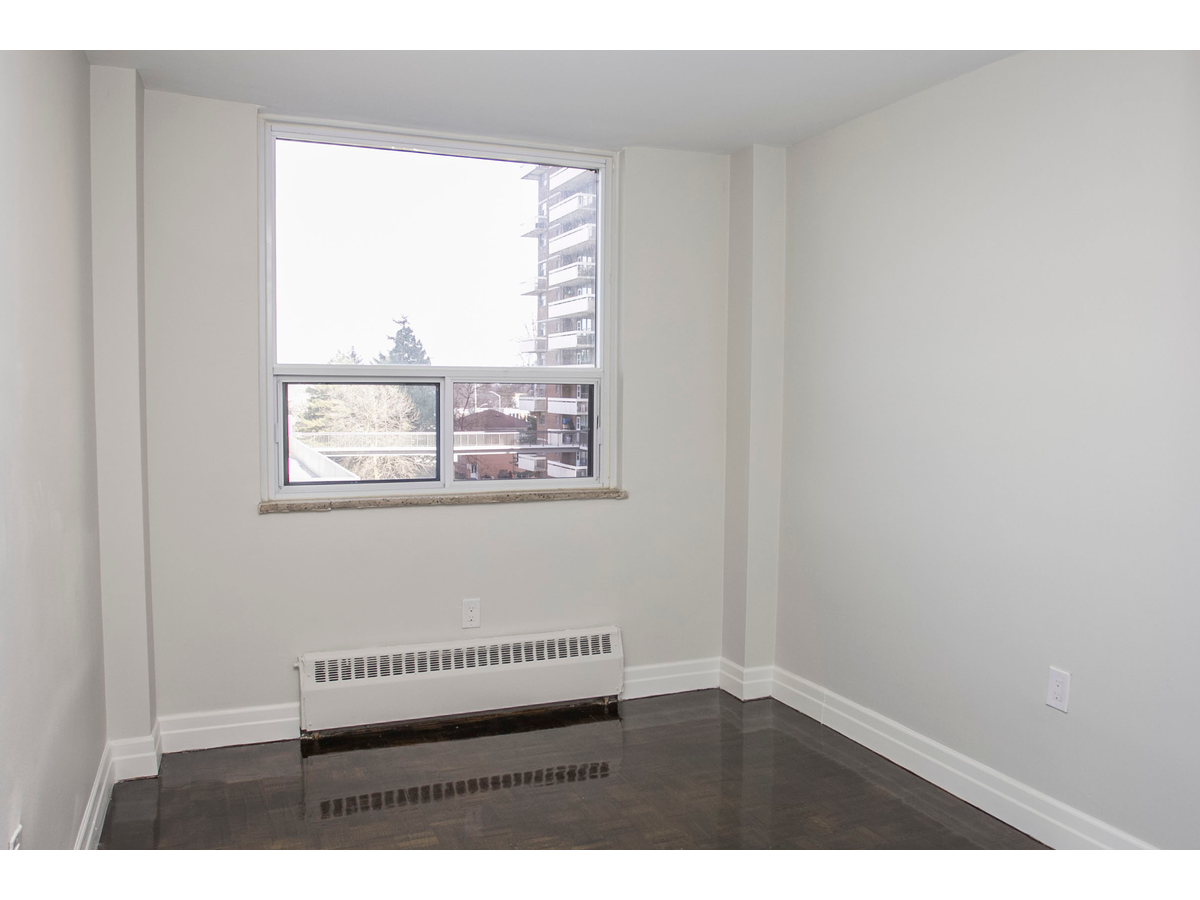28 Helene Street North - Photo 22