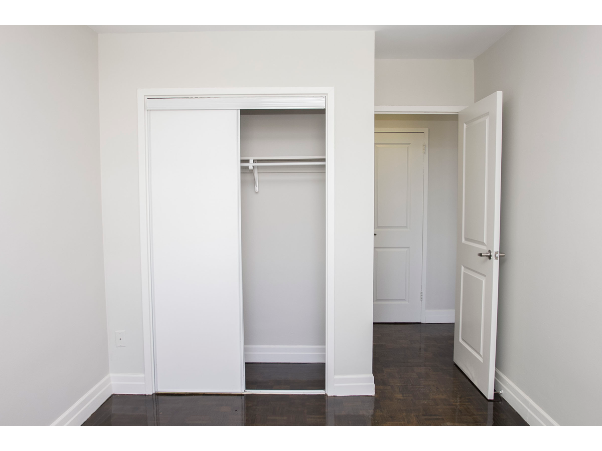 28 Helene Street North - Photo 23
