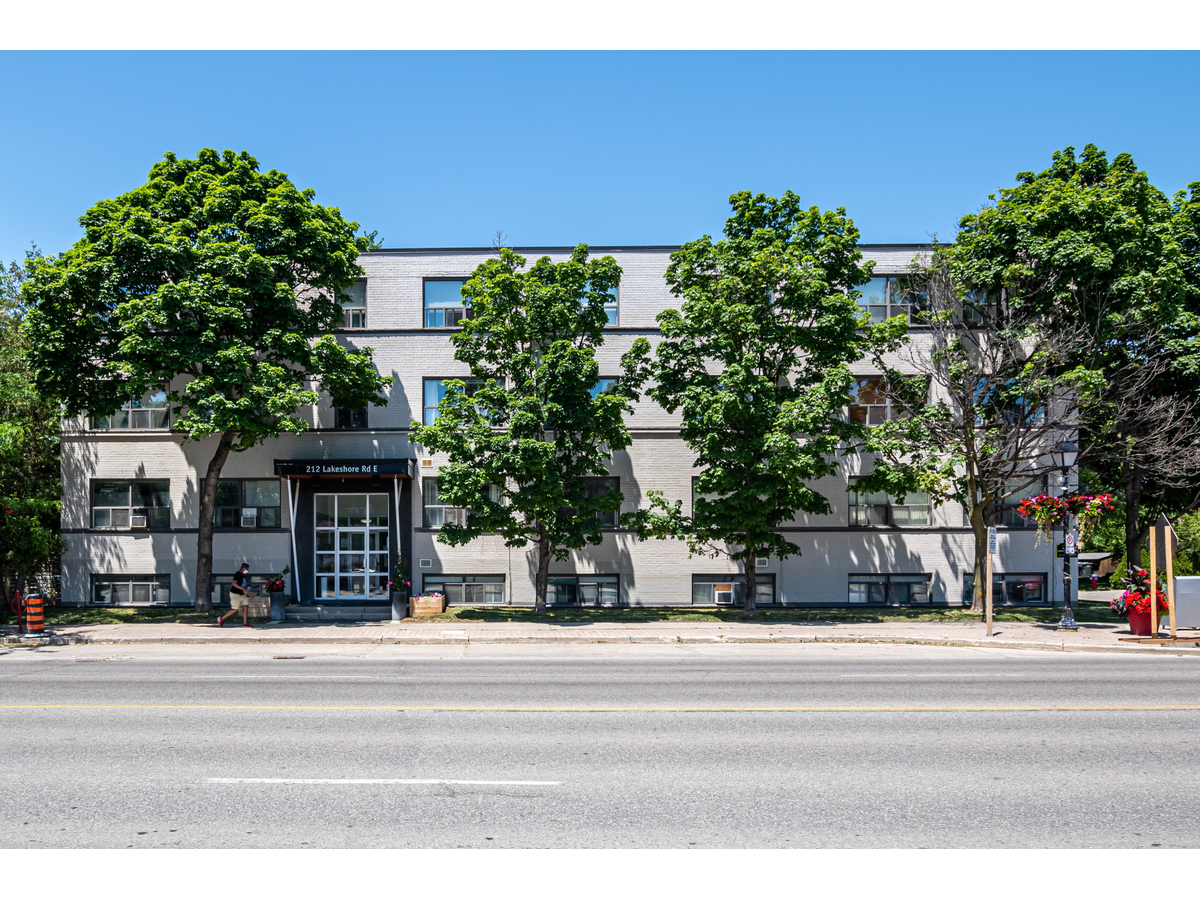 212 Lakeshore Road East - Photo 2