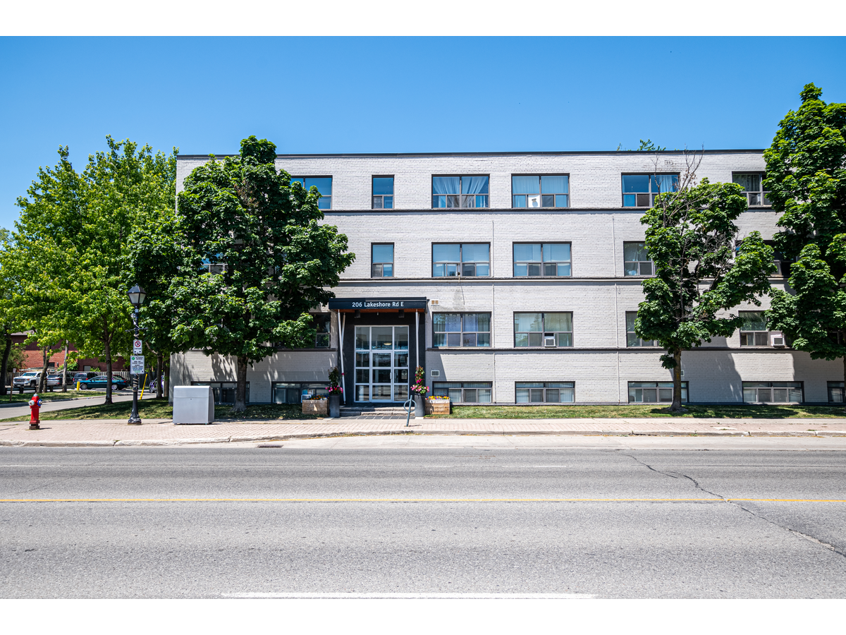 206 Lakeshore Road East - Photo 2