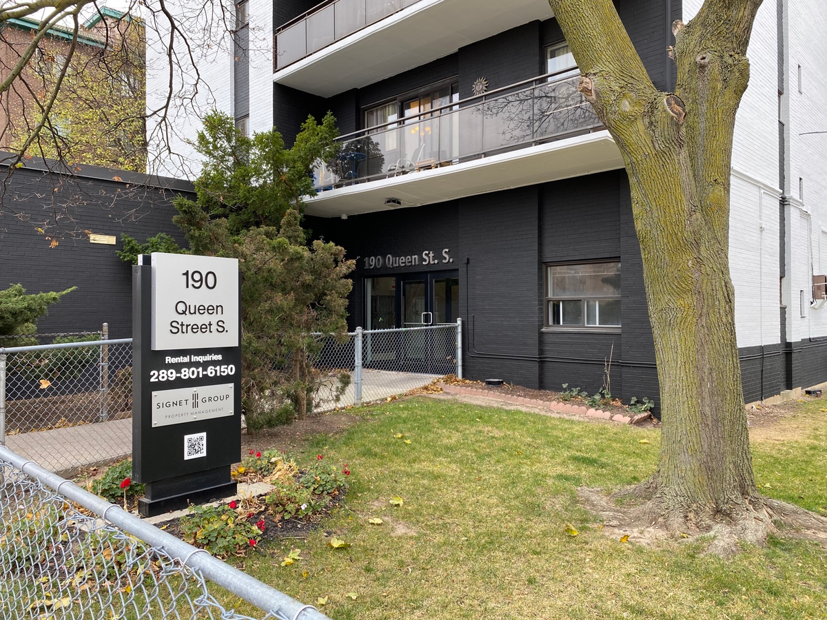 190 Queen Street South - Photo 2