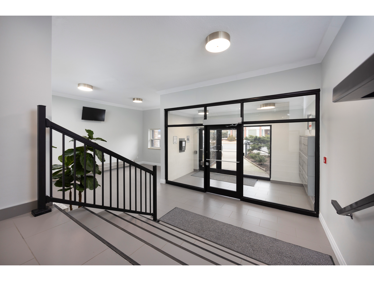190 Queen Street South - Photo 8