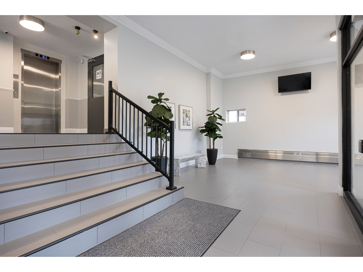 190 Queen Street South - Photo 9