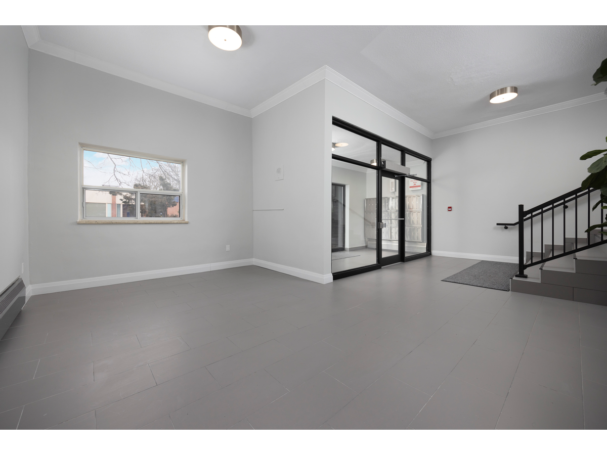 190 Queen Street South - Photo 11