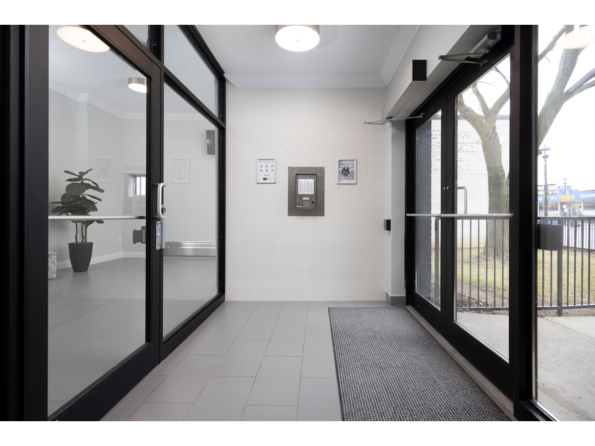 190 Queen Street South - Photo 13