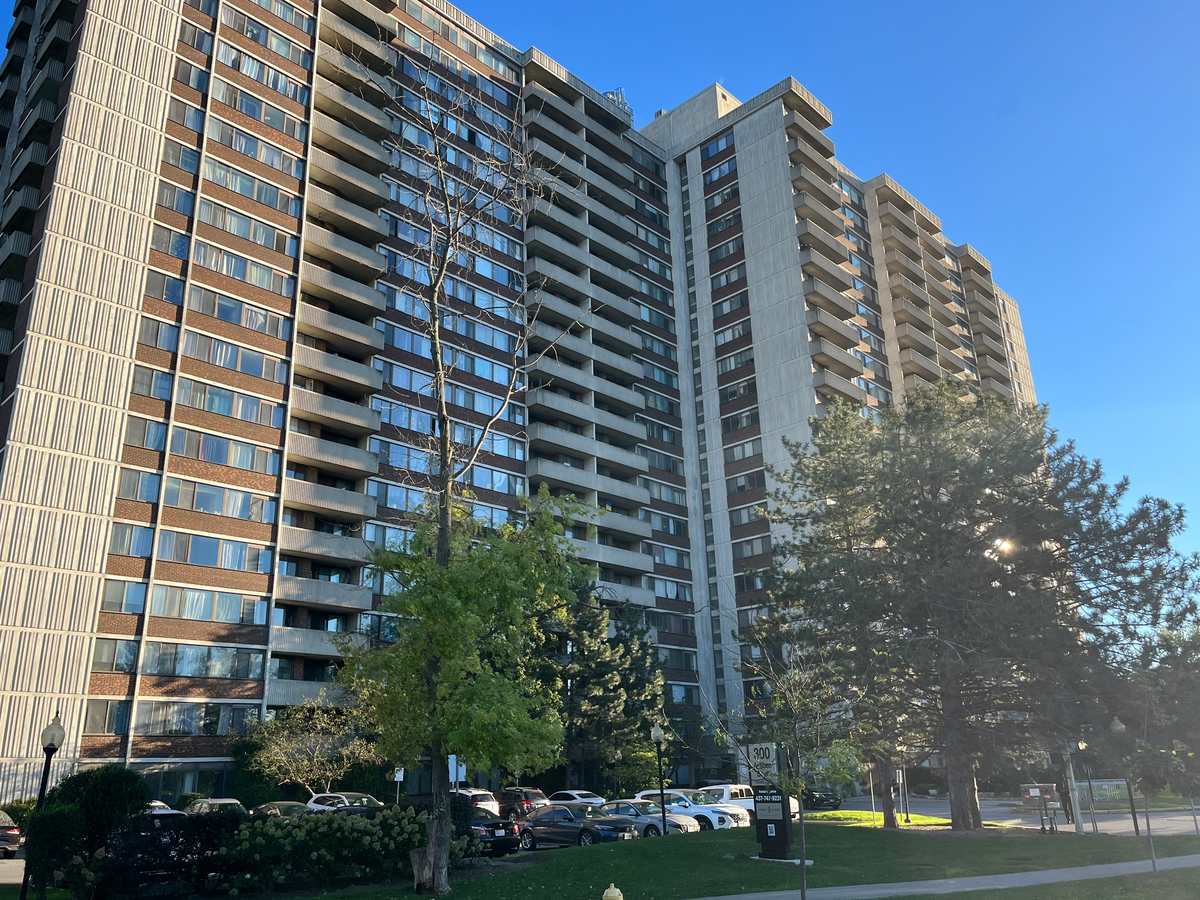 300 Antibes Drive - Photo 2