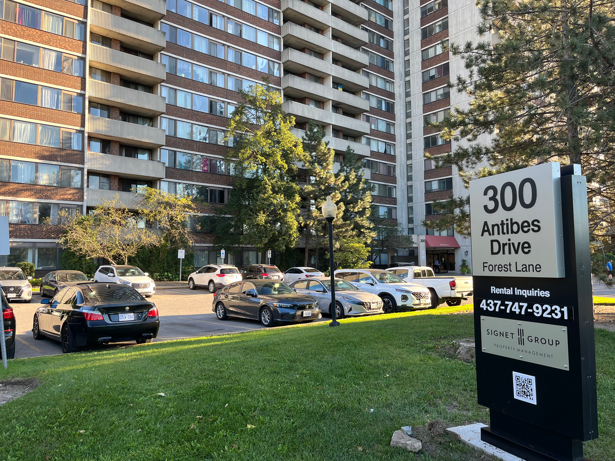 300 Antibes Drive - Photo 3