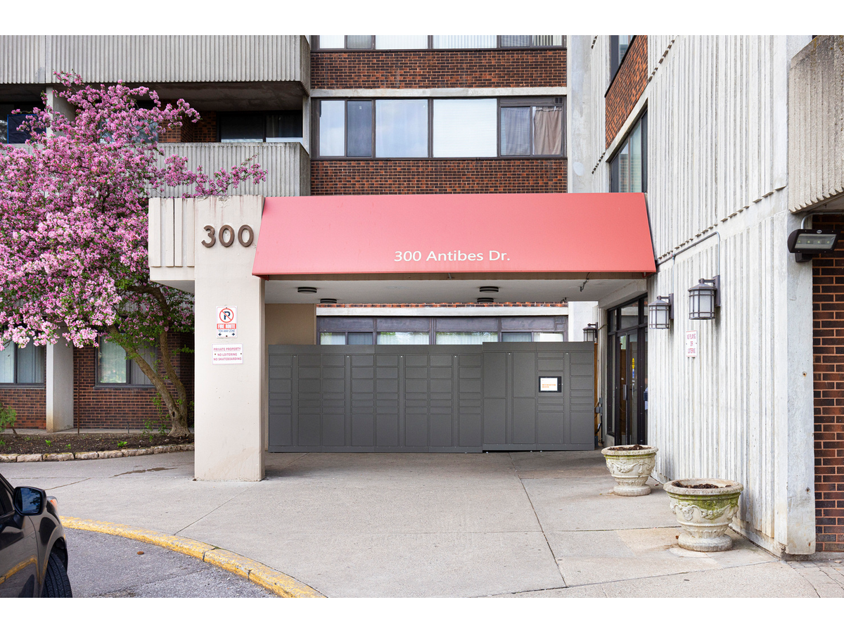 300 Antibes Drive - Photo 17