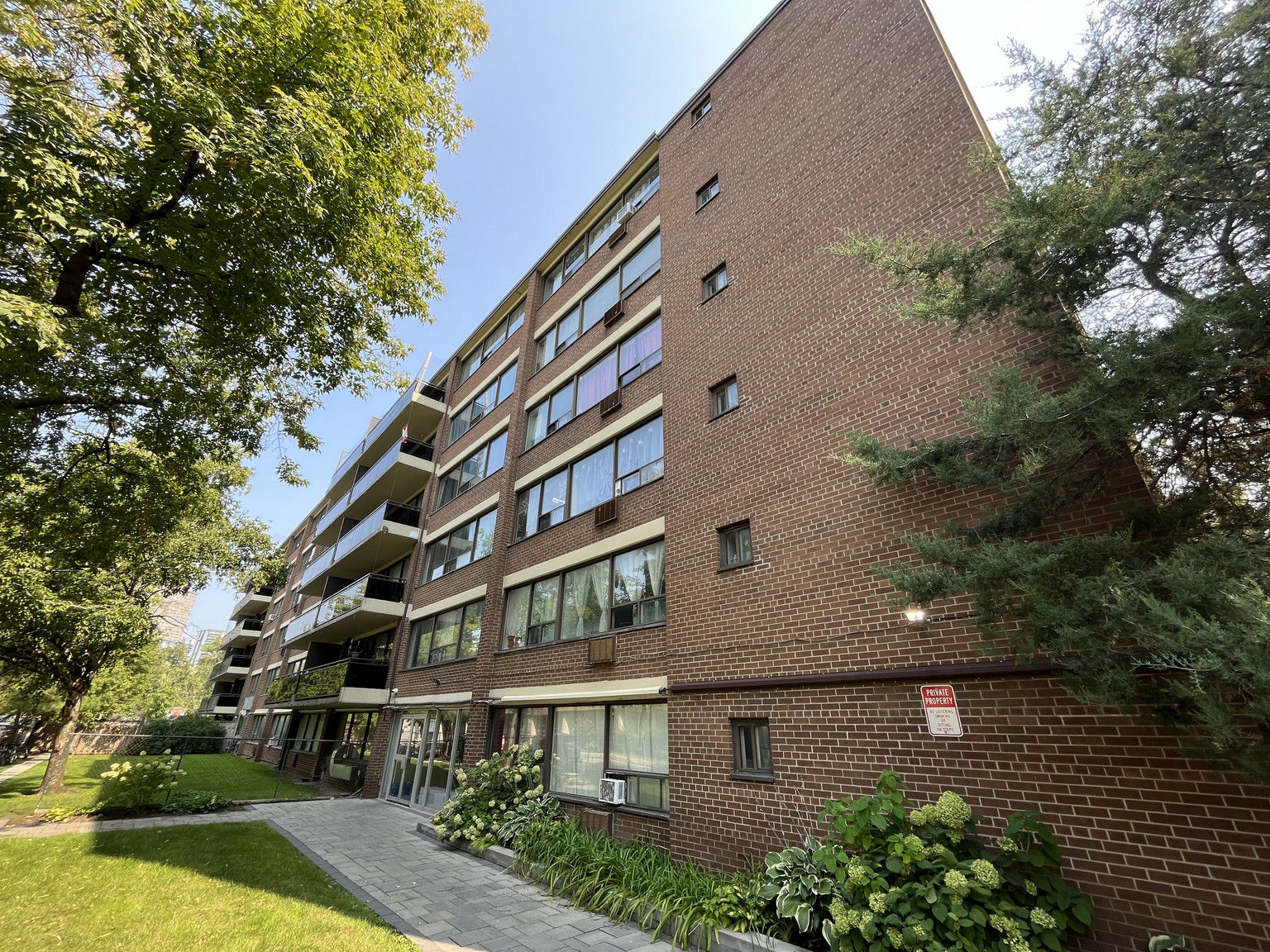36 Thorncliffe Park Drive - Photo 3