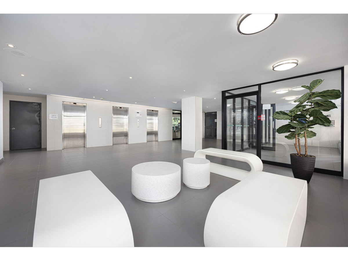 2233 - 2235 Hurontario Street - Photo 4
