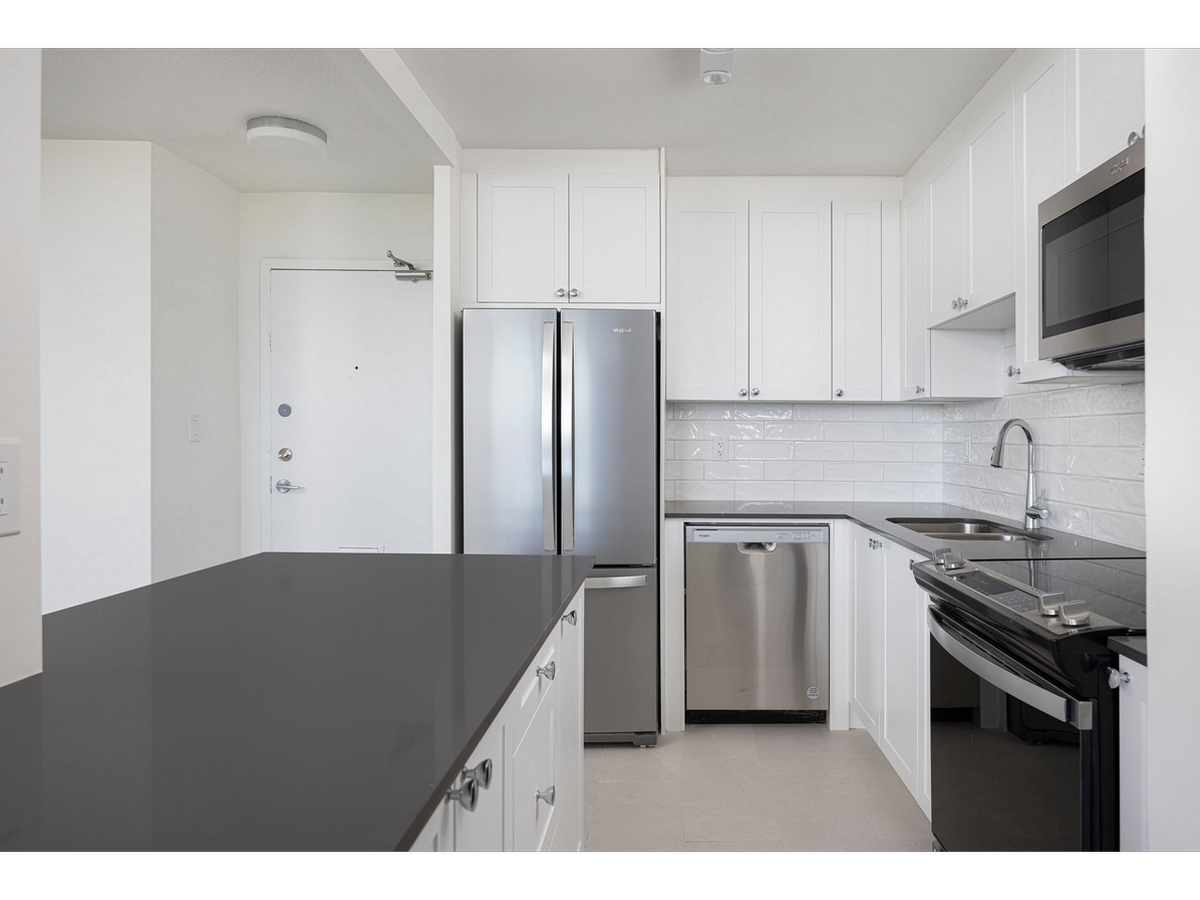 2233 - 2235 Hurontario Street - Photo 6