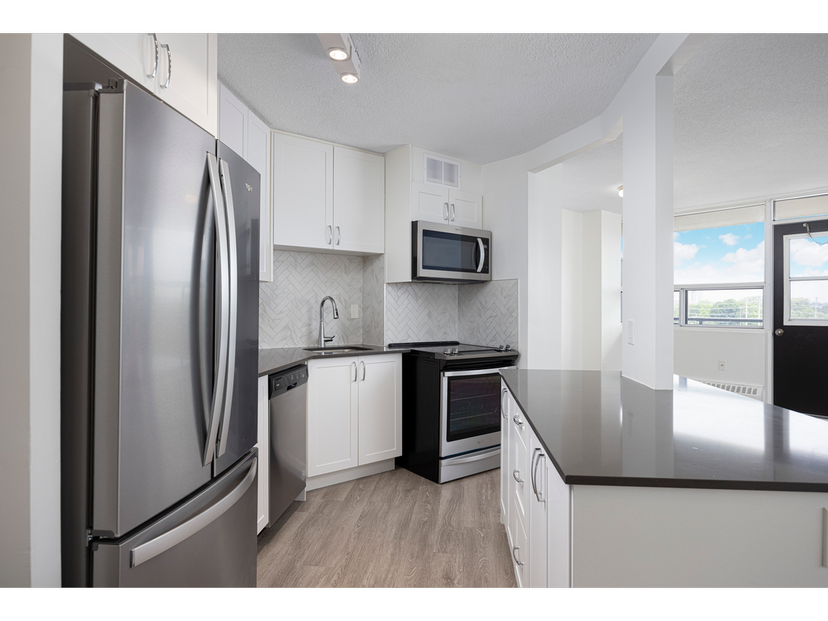 3122 Hurontario Street - Photo 4