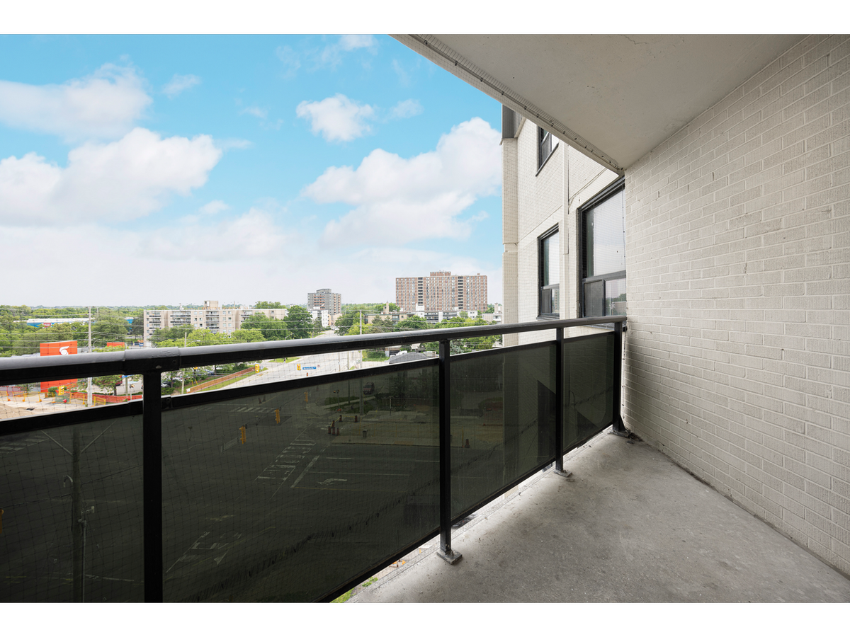 3122 Hurontario Street - Photo 11