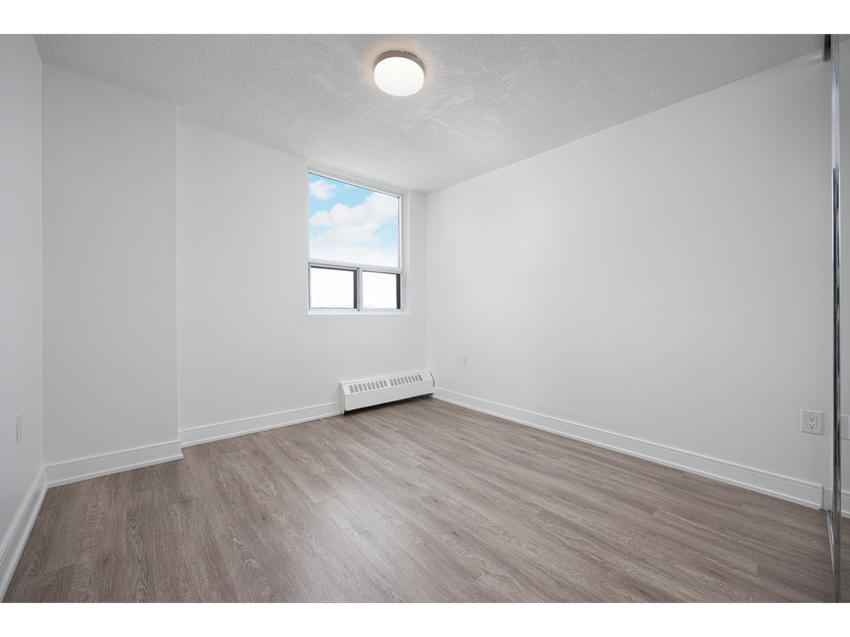 3122 Hurontario Street - Photo 12