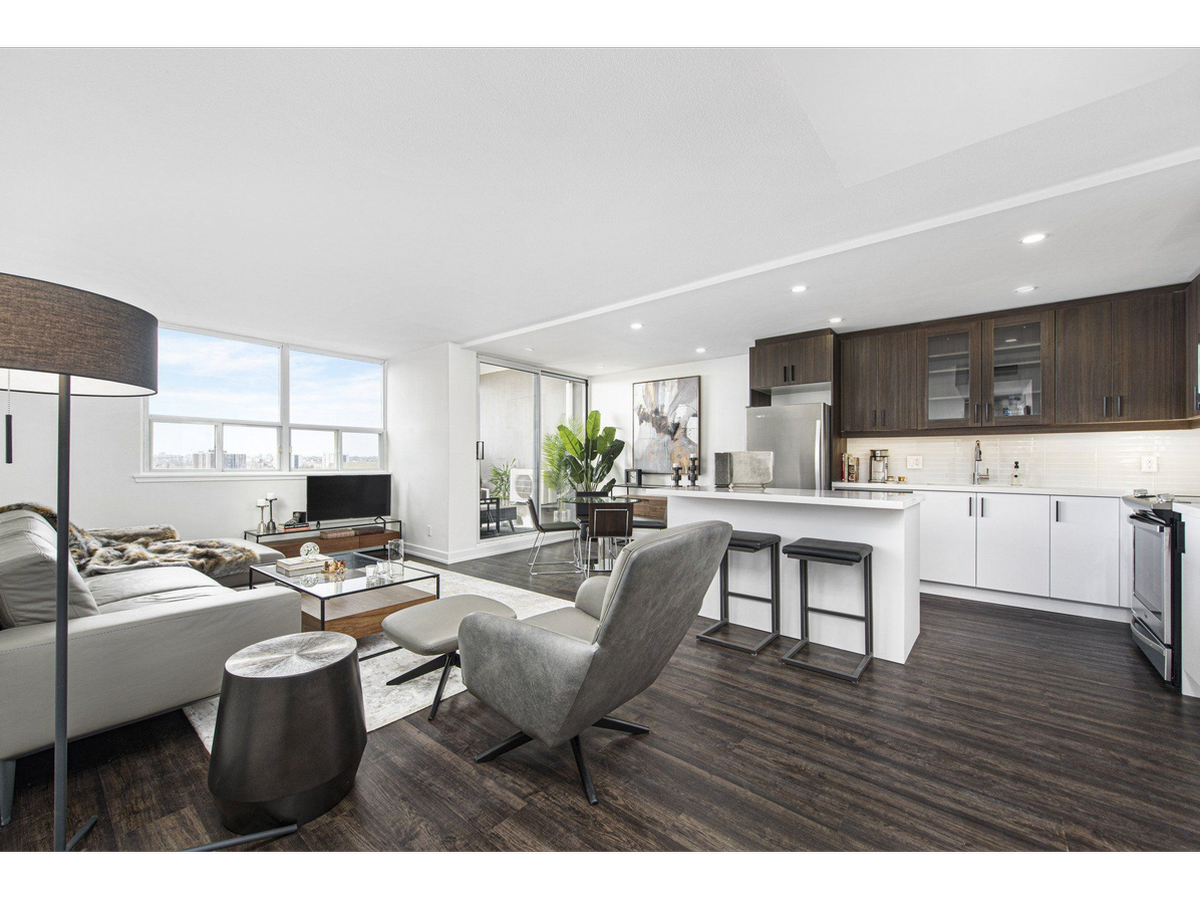 2465 Hurontario Street - Photo 2