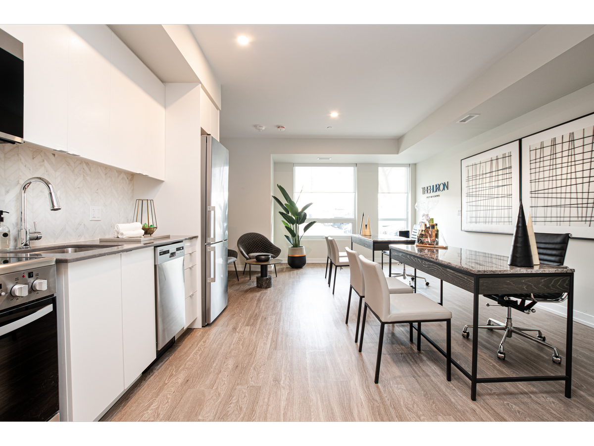 2475 Hurontario Street - Photo 3