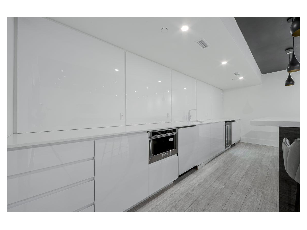 2475 Hurontario Street - Photo 18