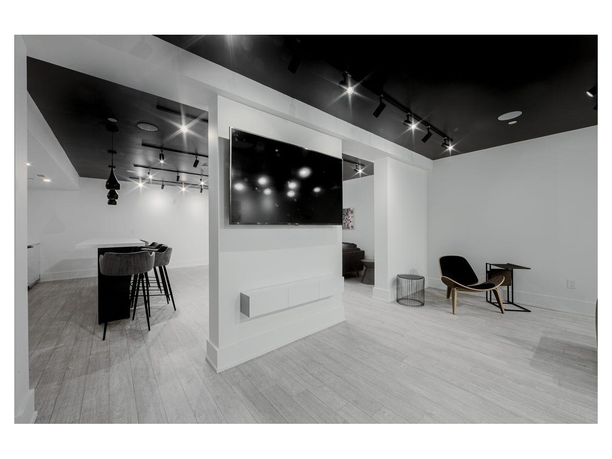 2475 Hurontario Street - Photo 19