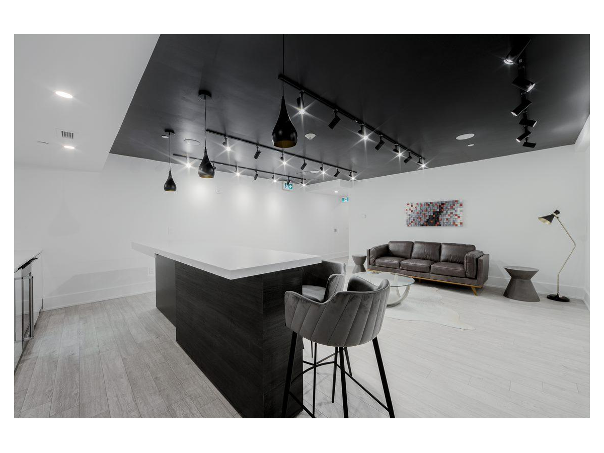 2475 Hurontario Street - Photo 20