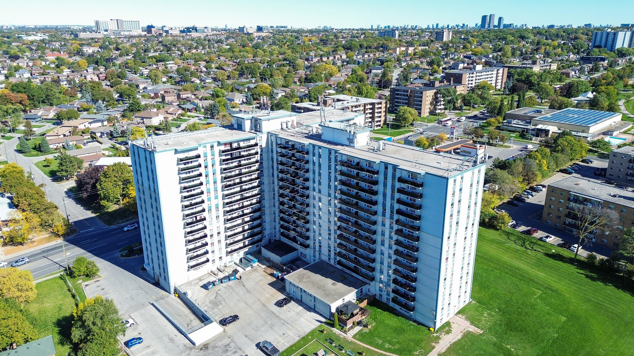 1577 Lawrence Avenue West - Photo 18