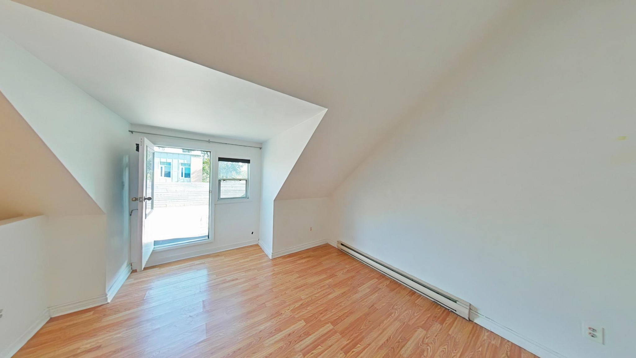 998 Queen Street East - Photo 11