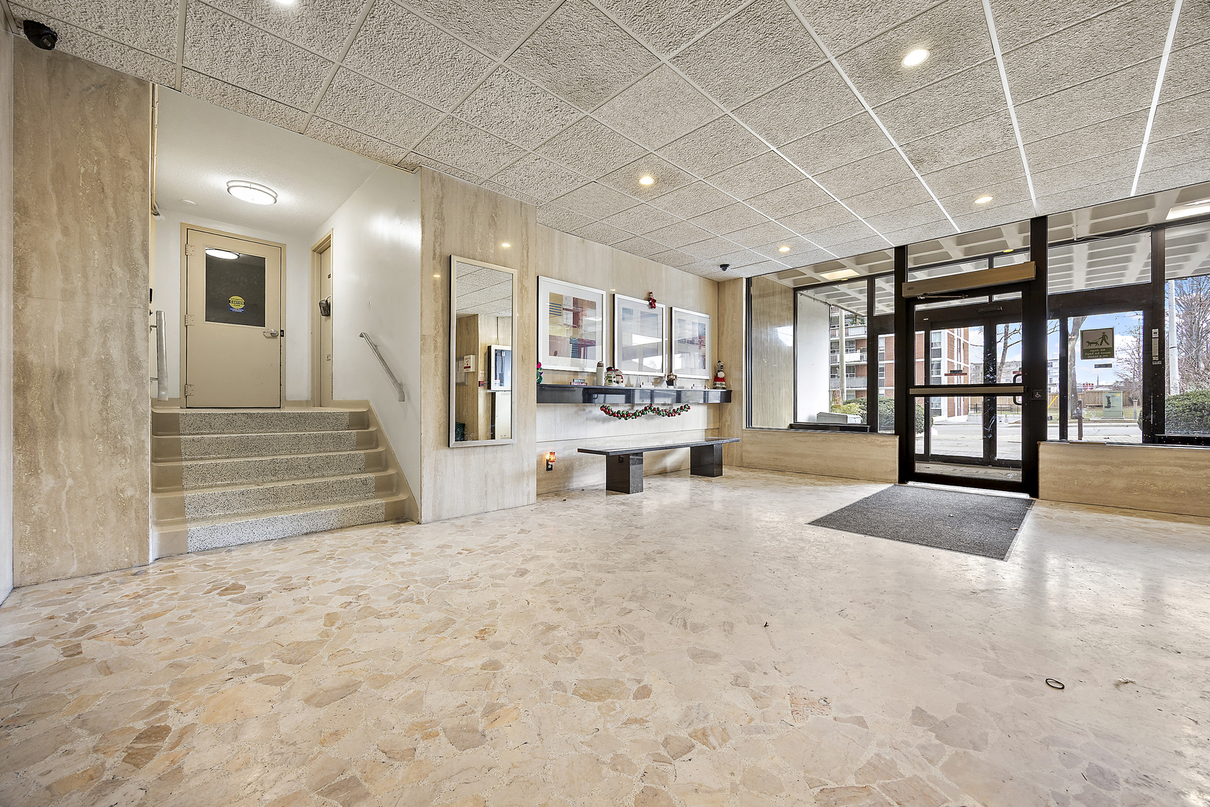 30 High Street East - Photo 4