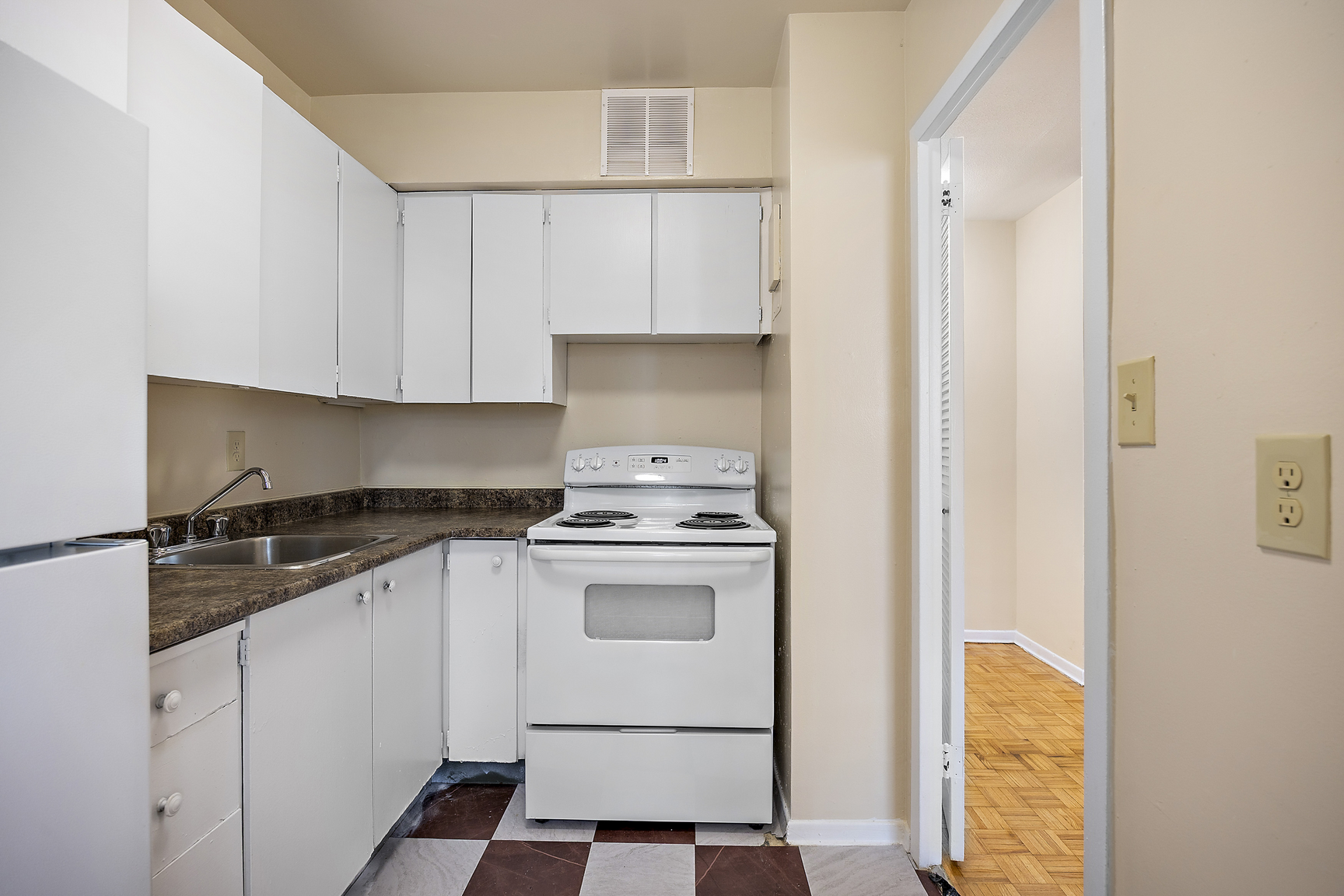30 High Street East - Photo 11