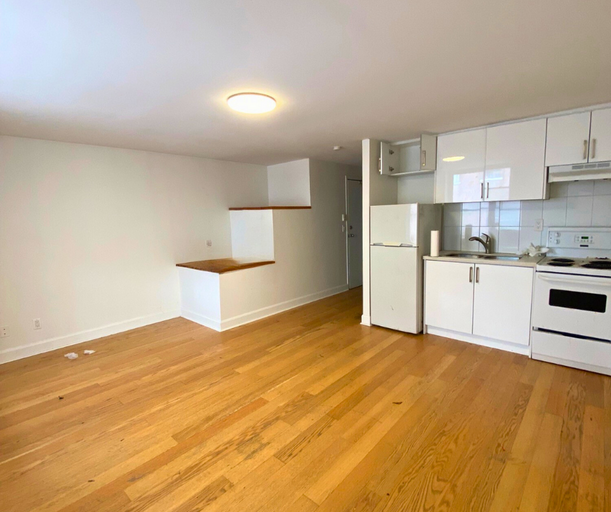 998 Queen Street East