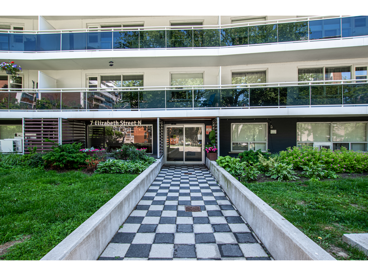 7 Elizabeth Street North, Mississauga, ON L5G 2Y8 — photo 1